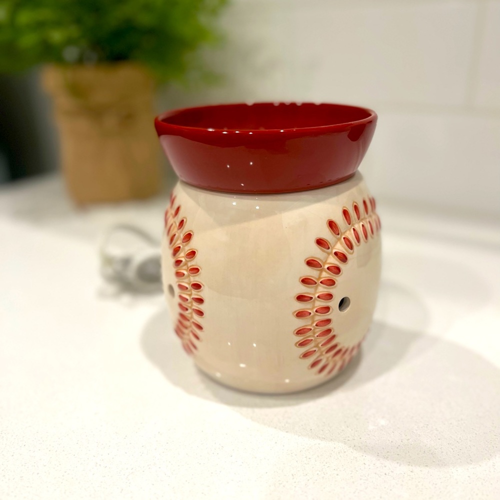 SCENTSY “Play Ball” Full Size Warmer
